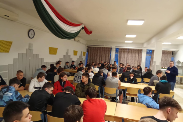 Közgyűlés a kollégiumban